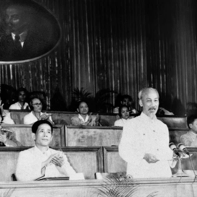 Ánh sáng Hồ Chí Minh soi đường cho chúng ta đi